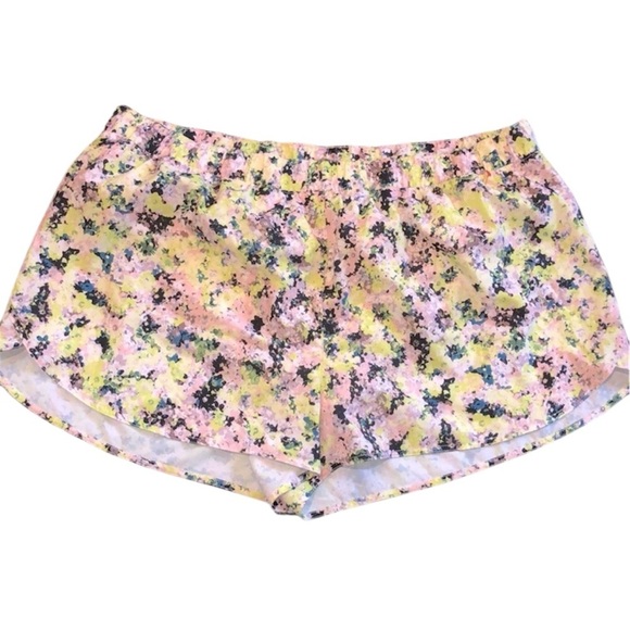 Old Navy Pants - Old Navy athletic shorts size 3X with stretch tech technology